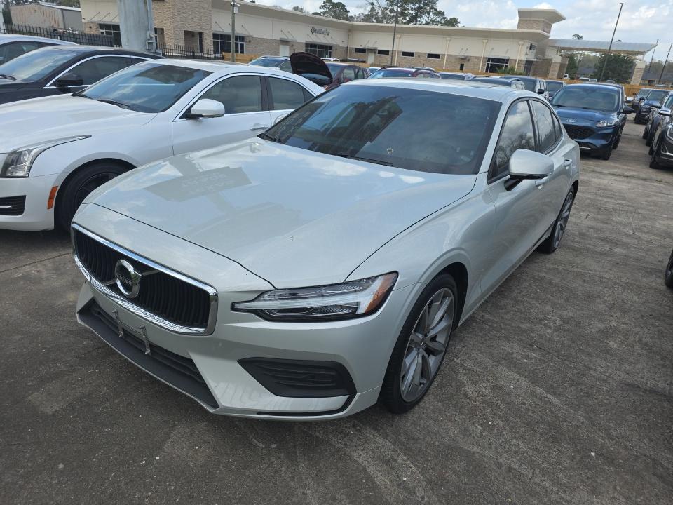 2020 Volvo S60 T5 Momentum FWD