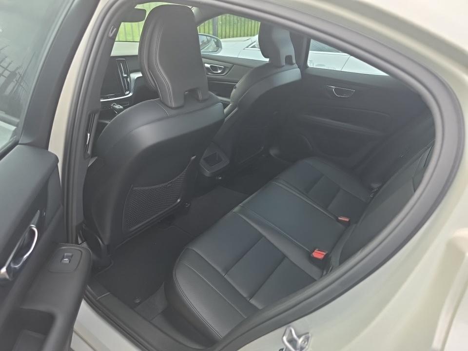 2020 Volvo S60 T5 Momentum FWD