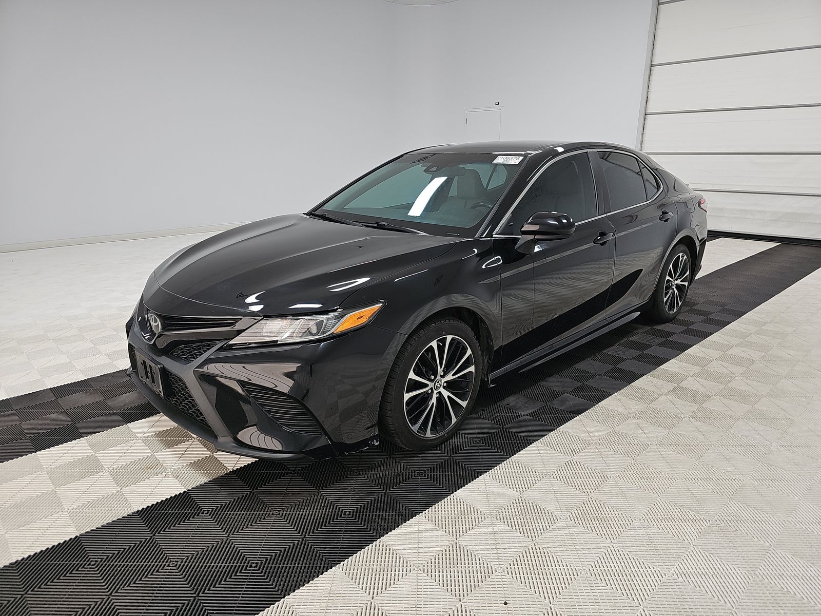 2019 Toyota Camry SE FWD