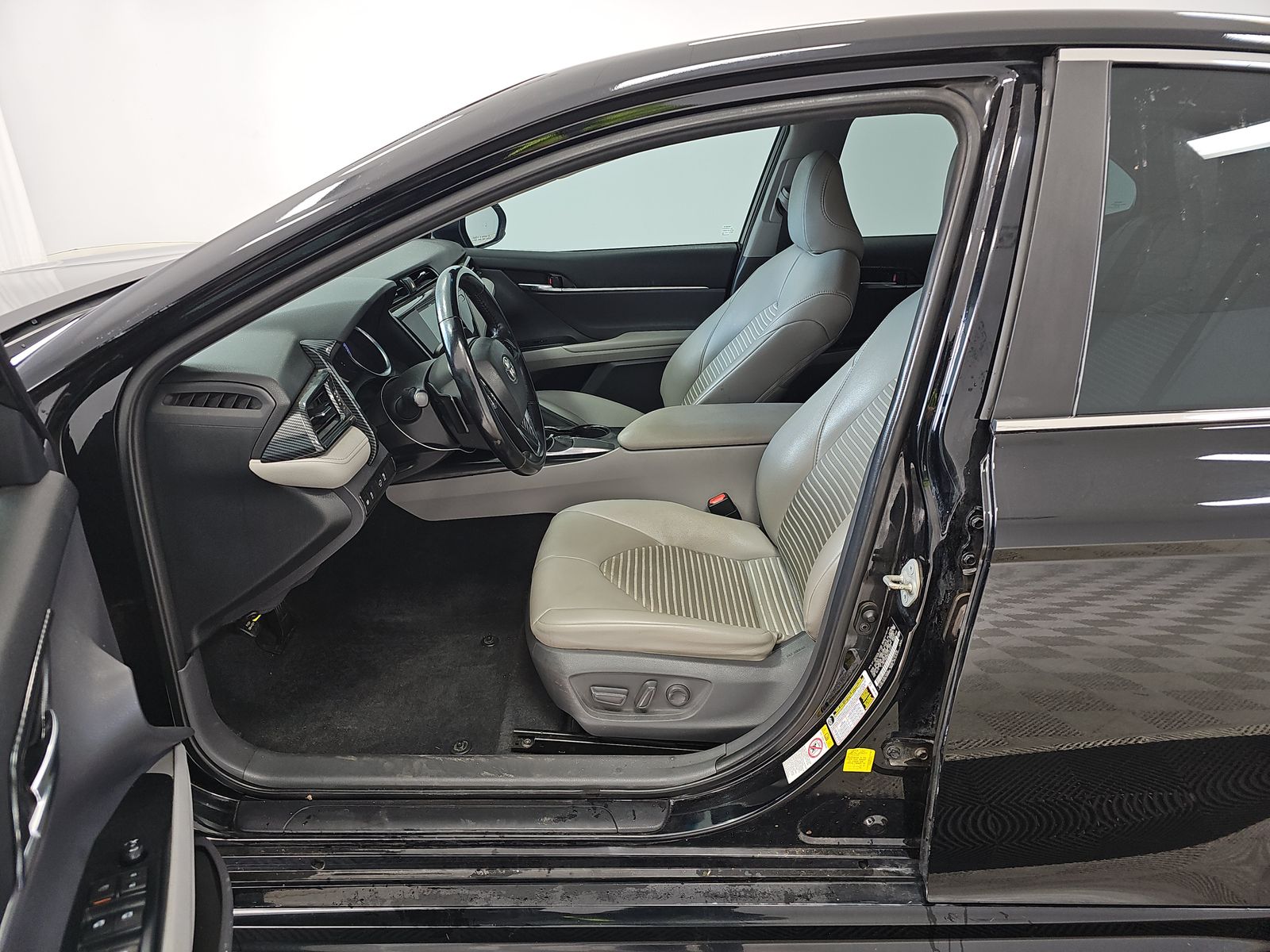 2019 Toyota Camry SE FWD