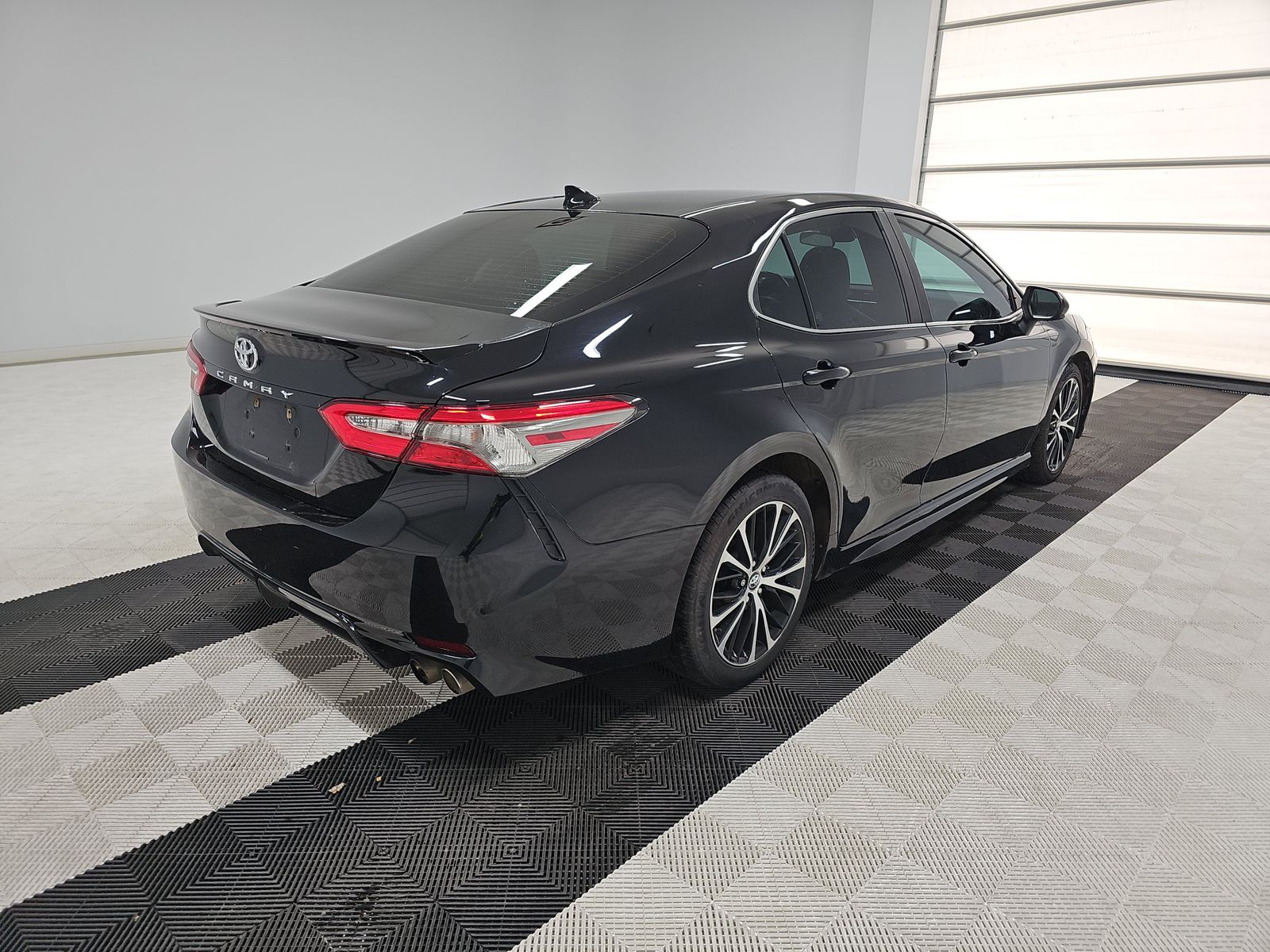 2019 Toyota Camry SE FWD
