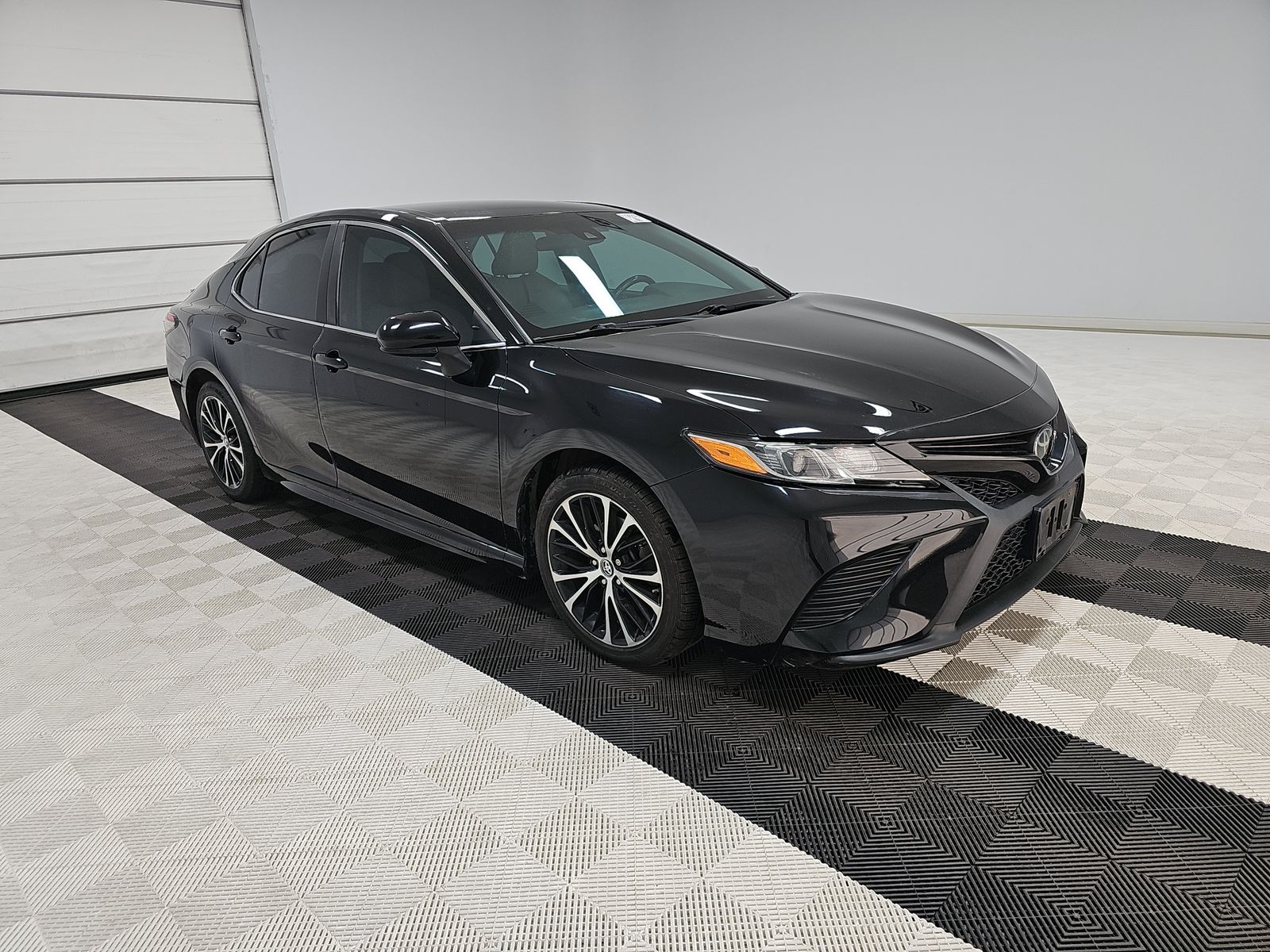 2019 Toyota Camry SE FWD