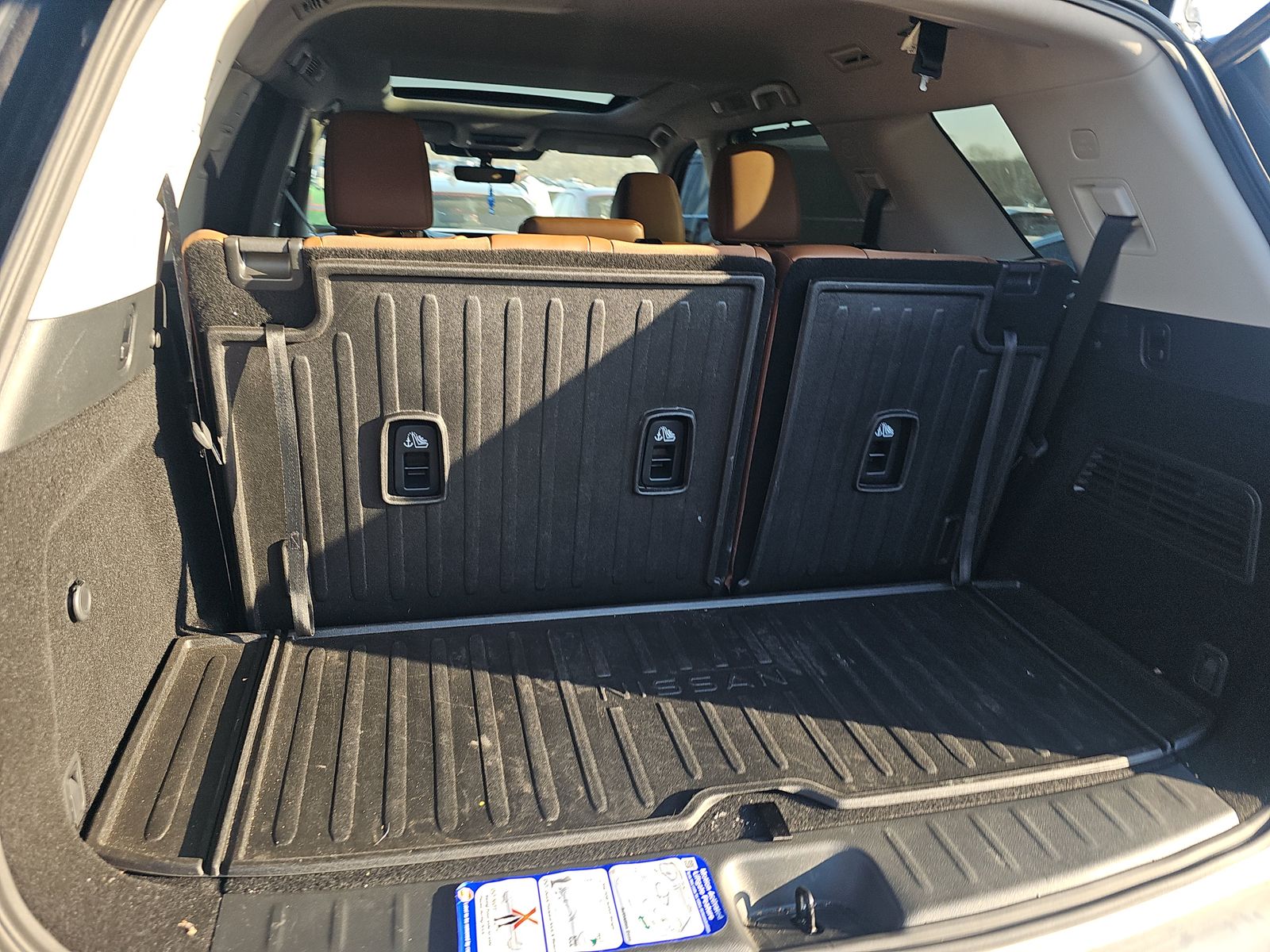 2025 Nissan Pathfinder Platinum FWD