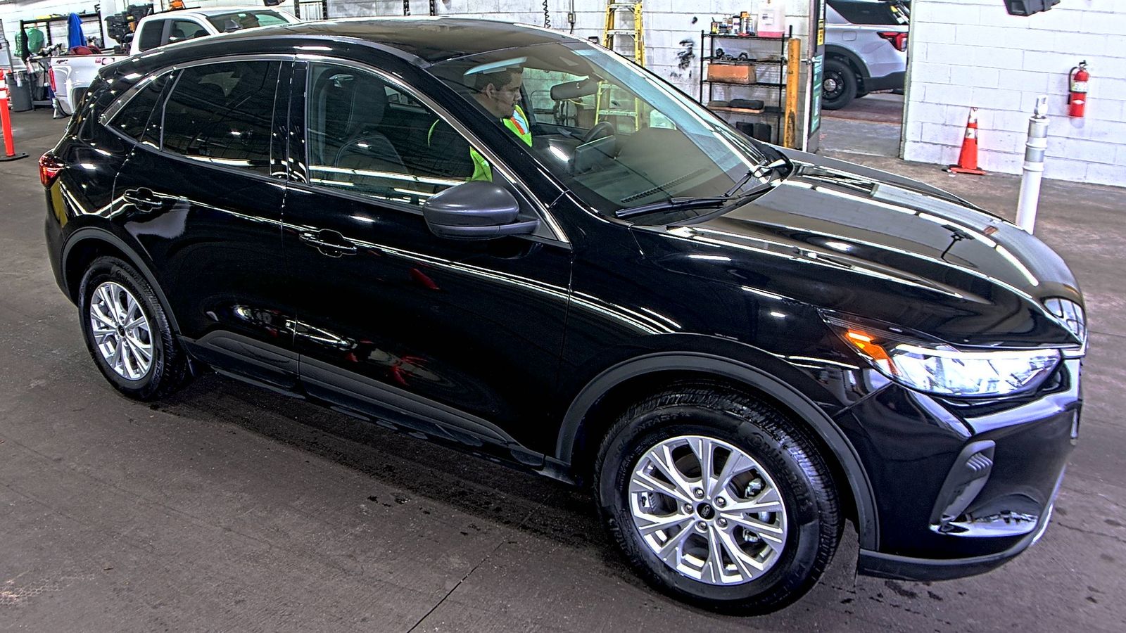 FORD ESCAPE - 4