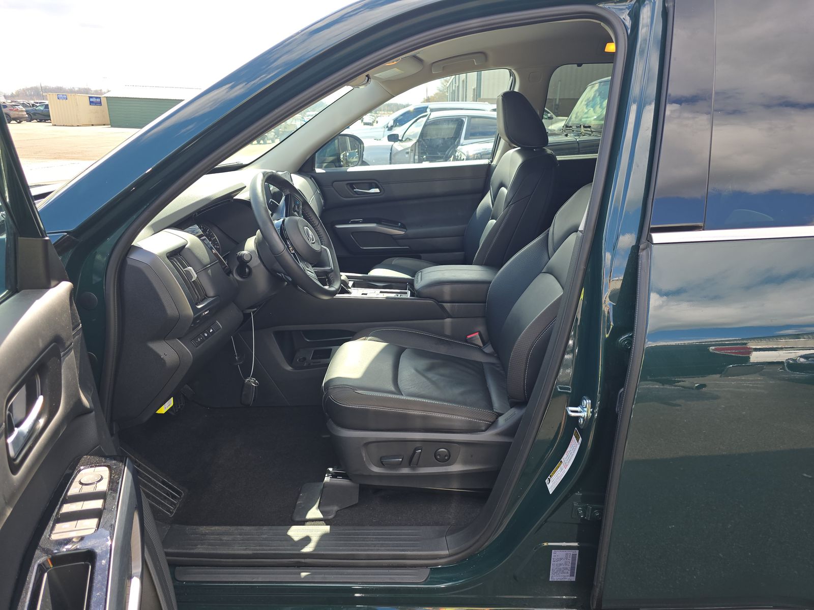 2025 Nissan Pathfinder SL FWD