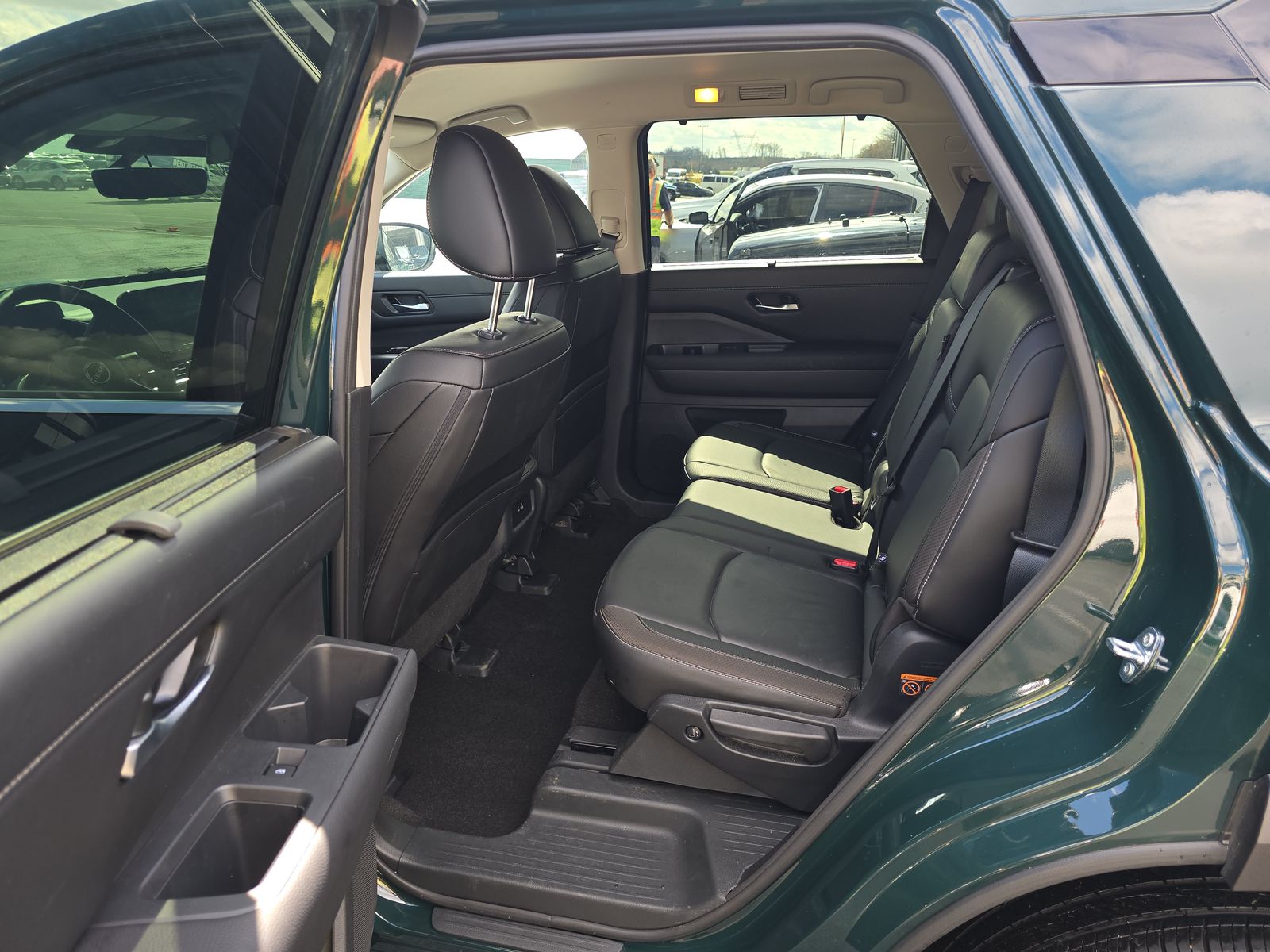 2025 Nissan Pathfinder SL FWD