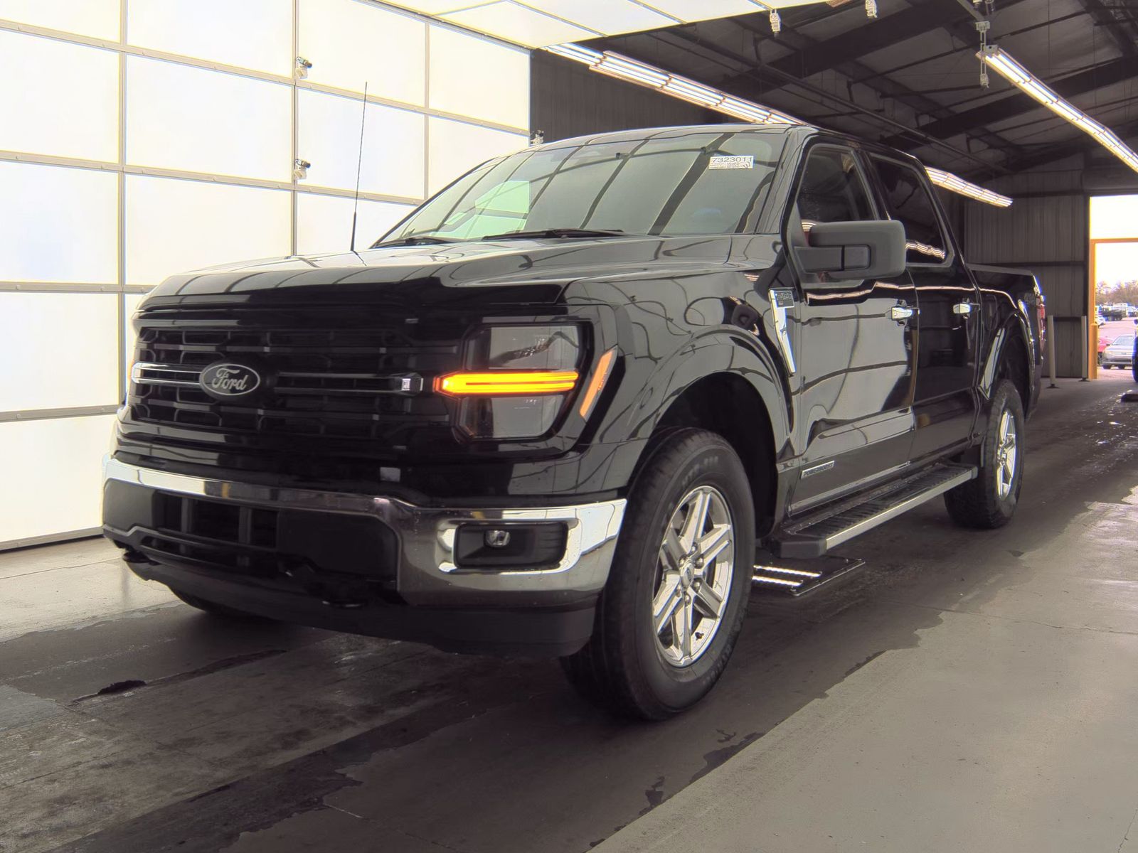 2025 Ford F-150 Hybrid XLT AWD