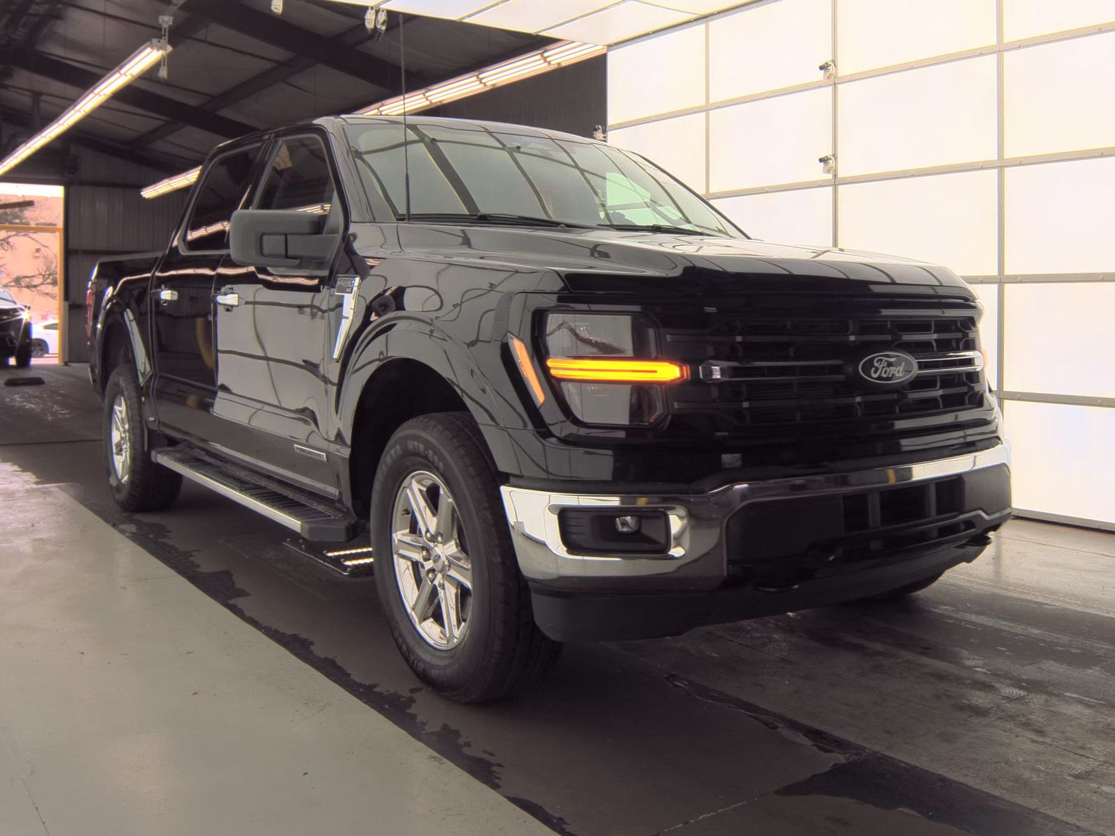 2025 Ford F-150 Hybrid XLT AWD