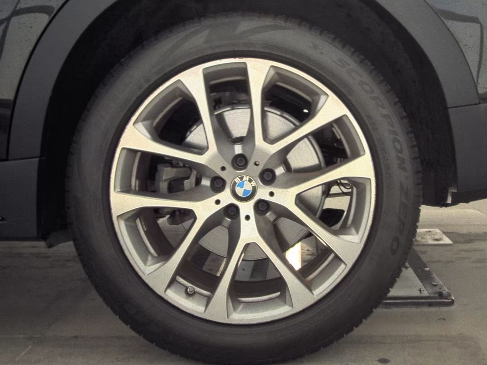 2022 BMW X6 xDrive40i AWD