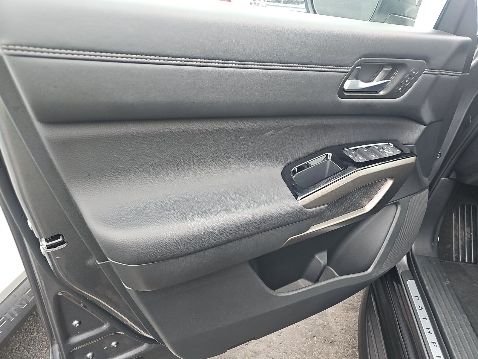 2025 Nissan Pathfinder Platinum AWD