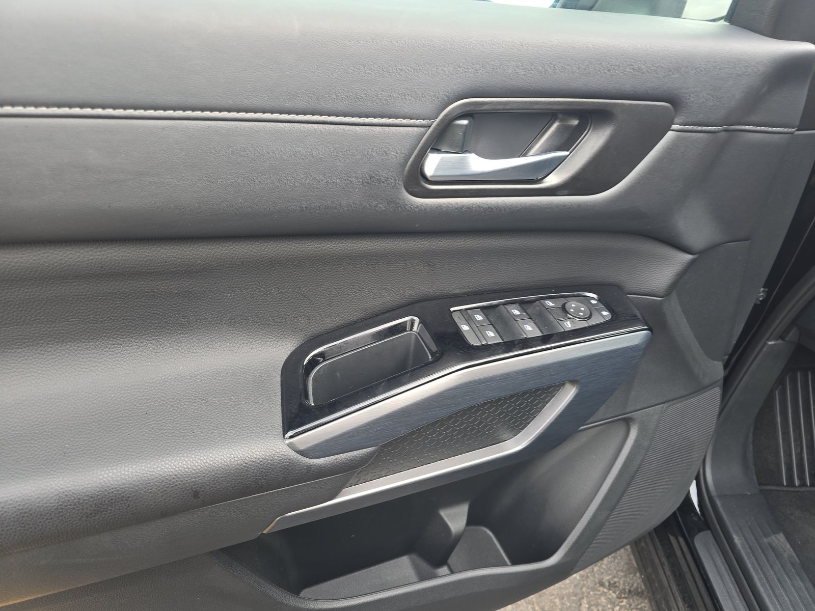 2025 Nissan Pathfinder SL AWD