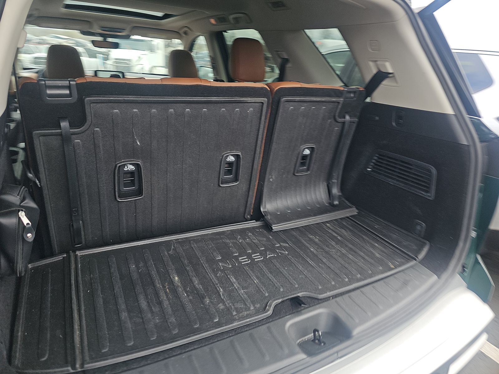 2025 Nissan Pathfinder Platinum FWD