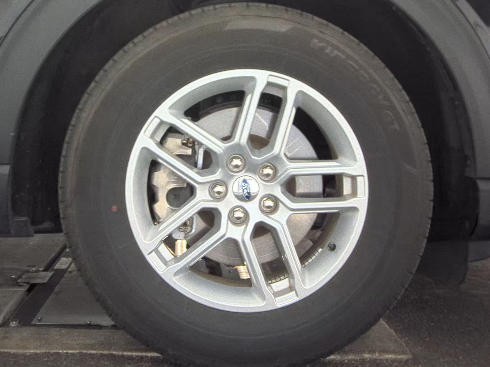 2025 Ford Explorer Active RWD