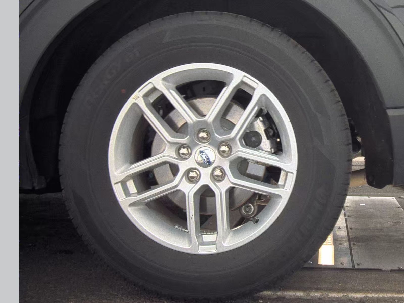 2025 Ford Explorer Active RWD