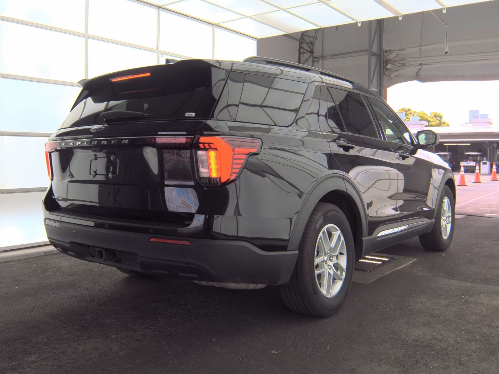 2025 Ford Explorer Active RWD