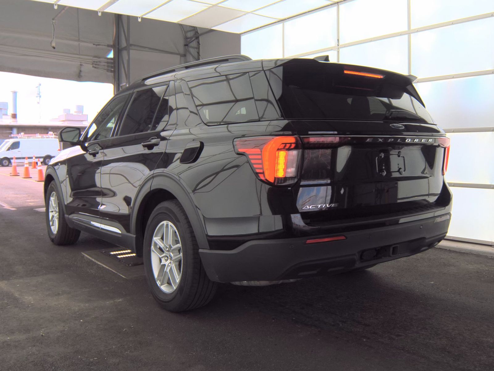 2025 Ford Explorer Active RWD