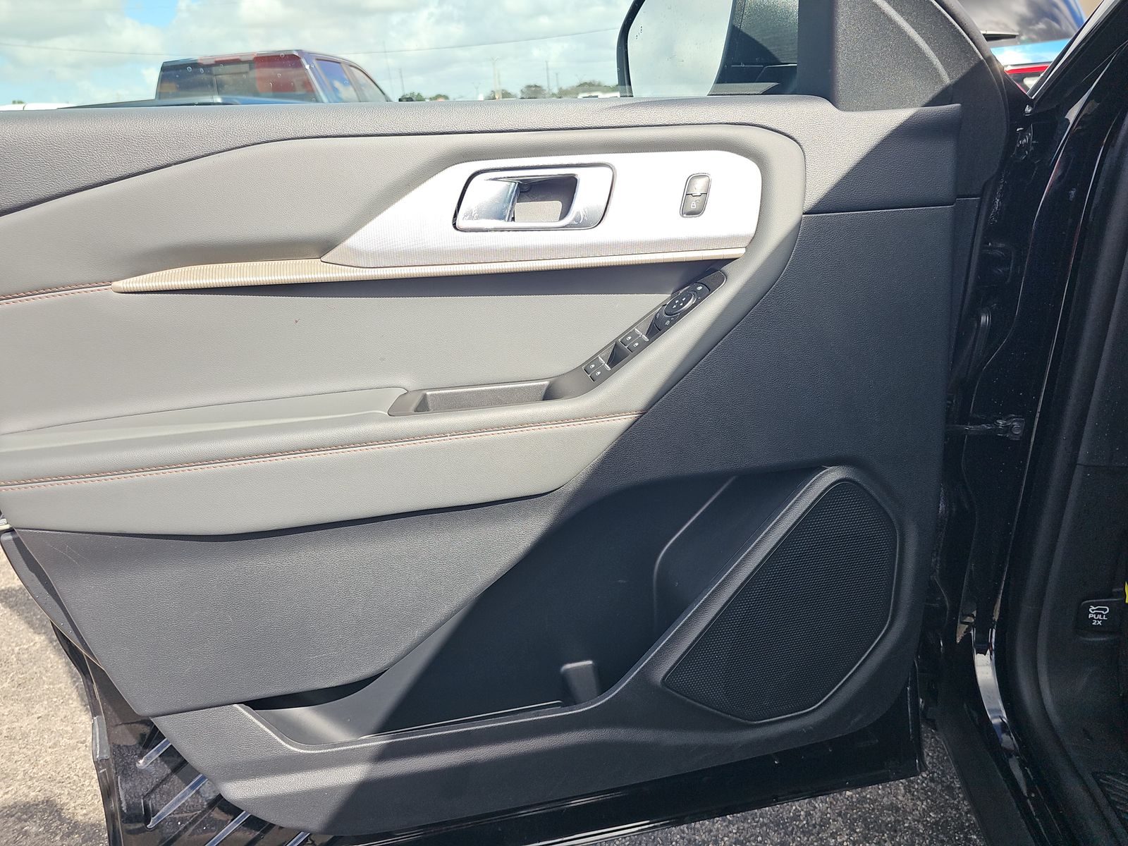 2025 Ford Explorer Active RWD