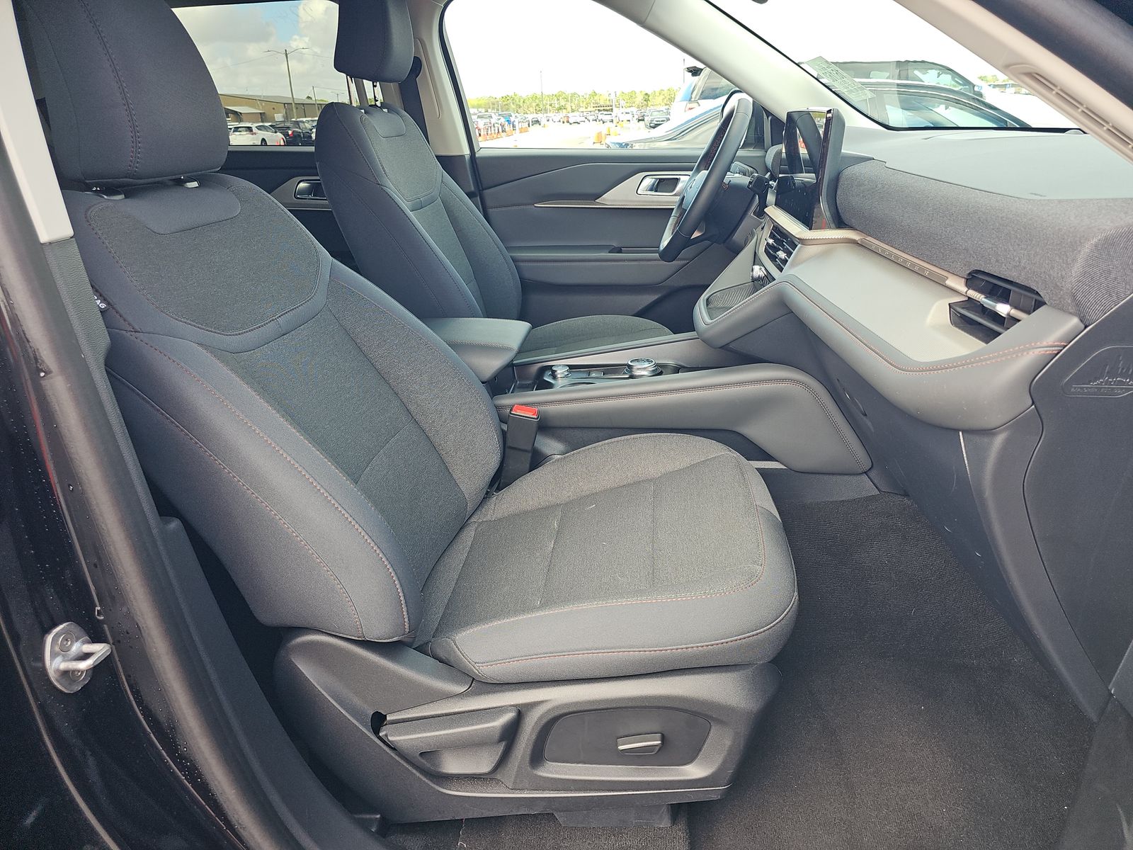 2025 Ford Explorer Active RWD