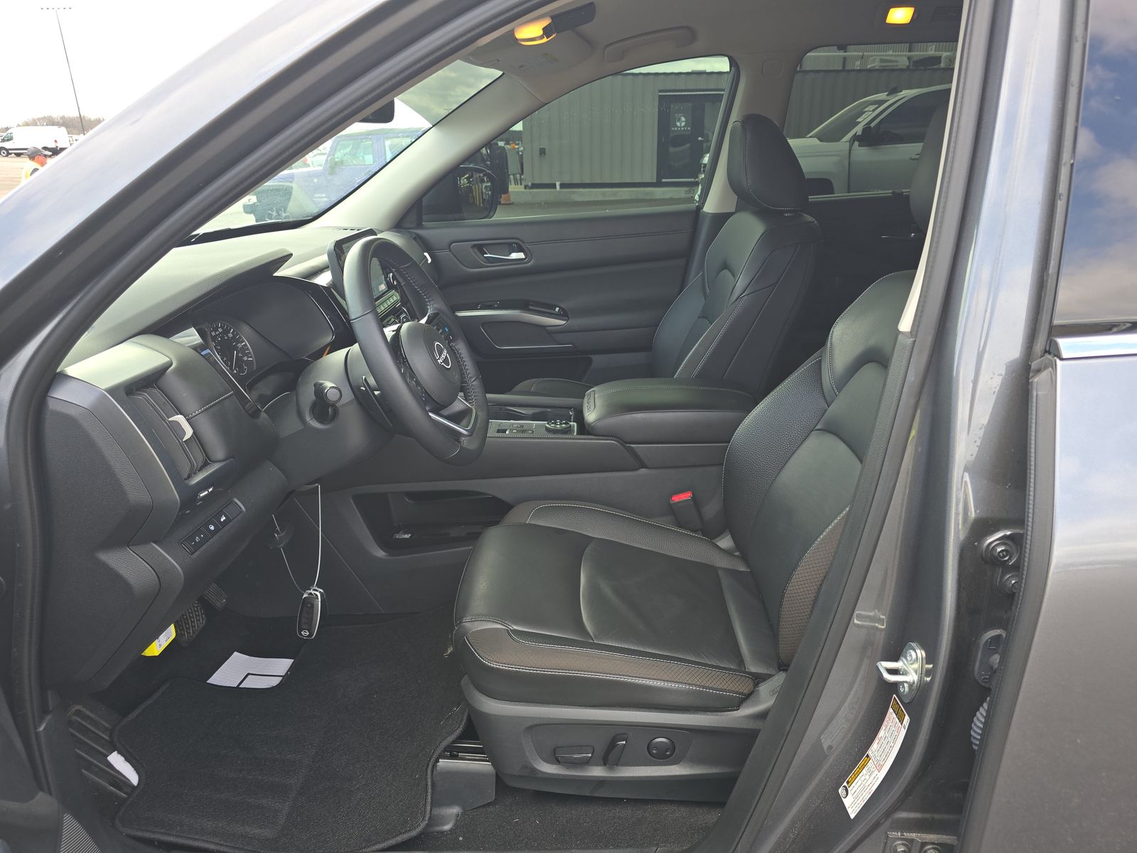 2025 Nissan Pathfinder SL AWD