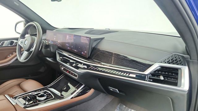 2025 BMW X7 M60i AWD