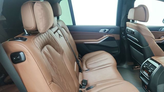 2025 BMW X7 M60i AWD