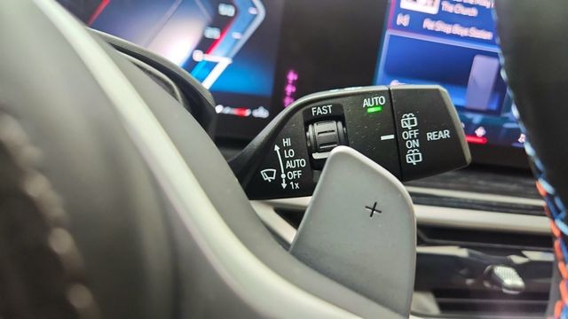 2025 BMW X7 M60i AWD