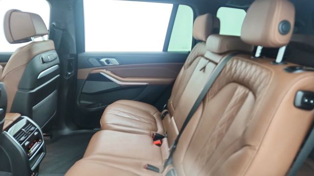 2025 BMW X7 M60i AWD