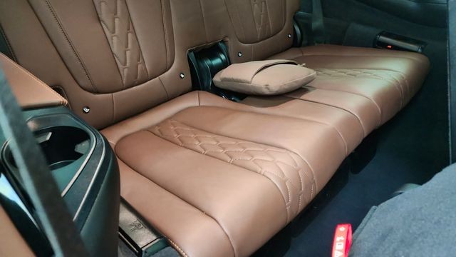 2025 BMW X7 M60i AWD