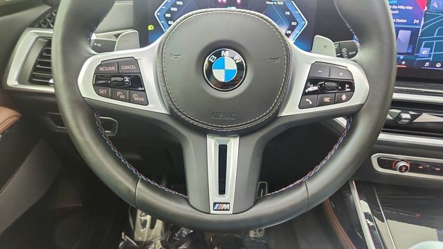2025 BMW X7 M60i AWD