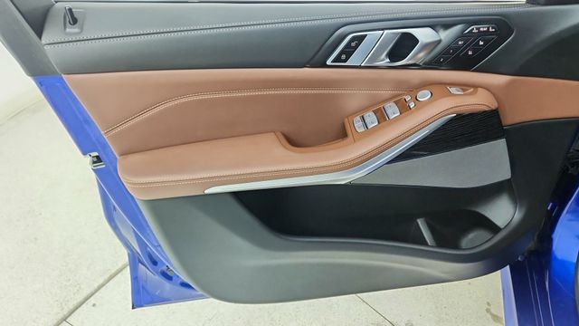 2025 BMW X7 M60i AWD