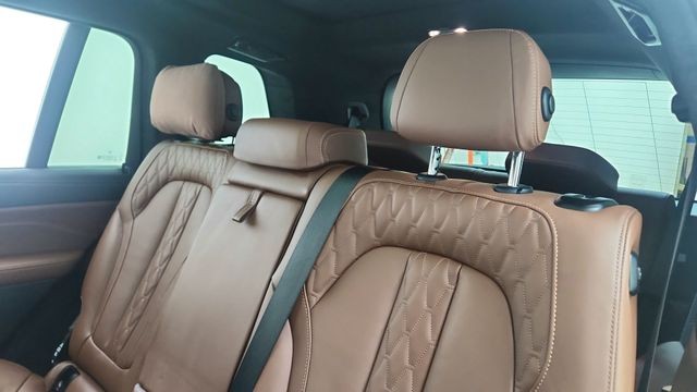 2025 BMW X7 M60i AWD