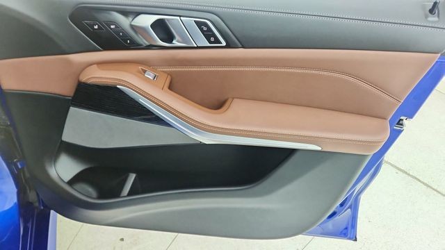 2025 BMW X7 M60i AWD