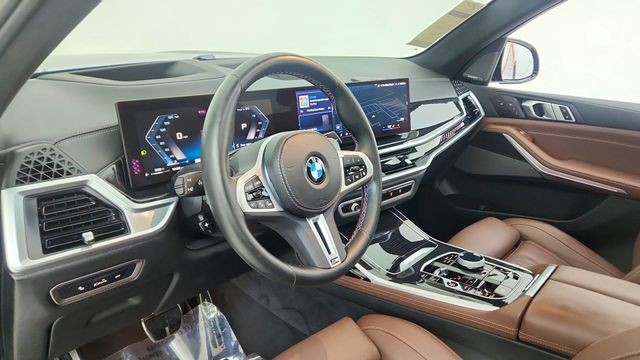 2025 BMW X7 M60i AWD