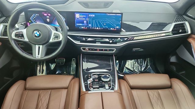 2025 BMW X7 M60i AWD