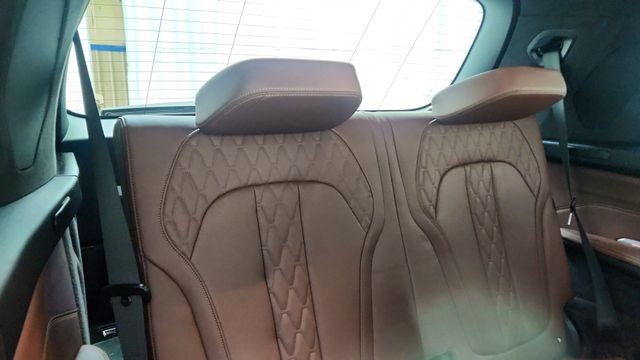 2025 BMW X7 M60i AWD