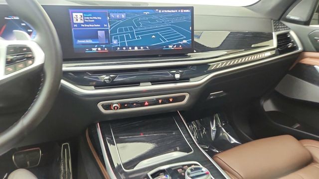 2025 BMW X7 M60i AWD