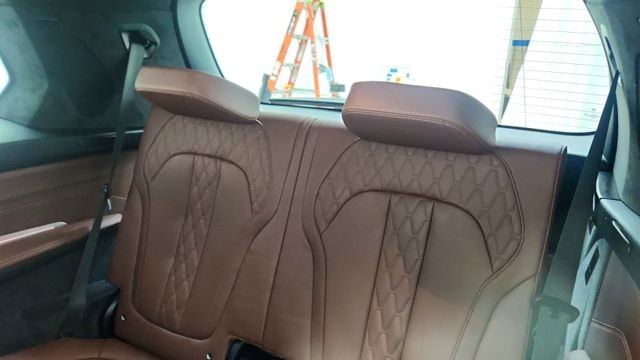 2025 BMW X7 M60i AWD