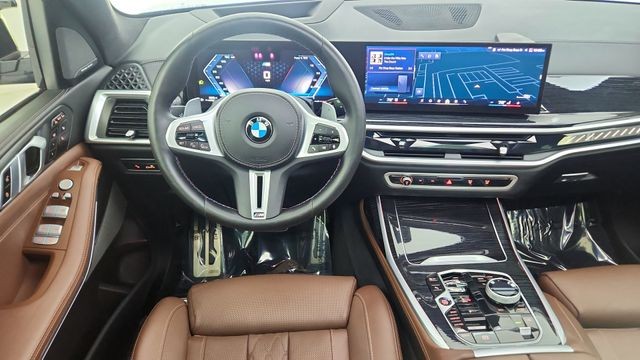 2025 BMW X7 M60i AWD
