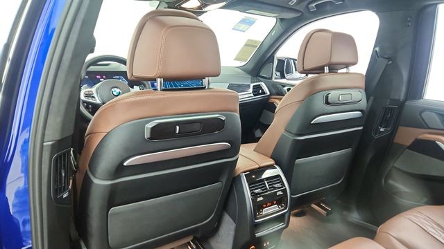 2025 BMW X7 M60i AWD