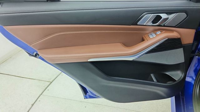 2025 BMW X7 M60i AWD