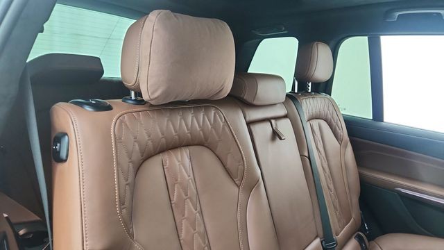 2025 BMW X7 M60i AWD