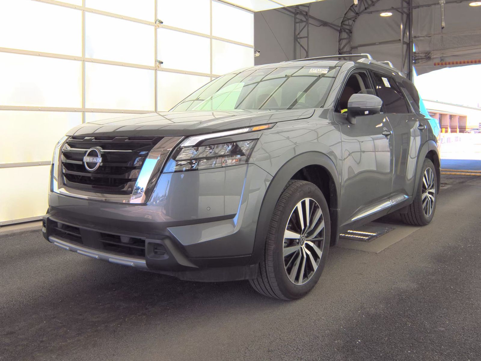2025 Nissan Pathfinder Platinum FWD