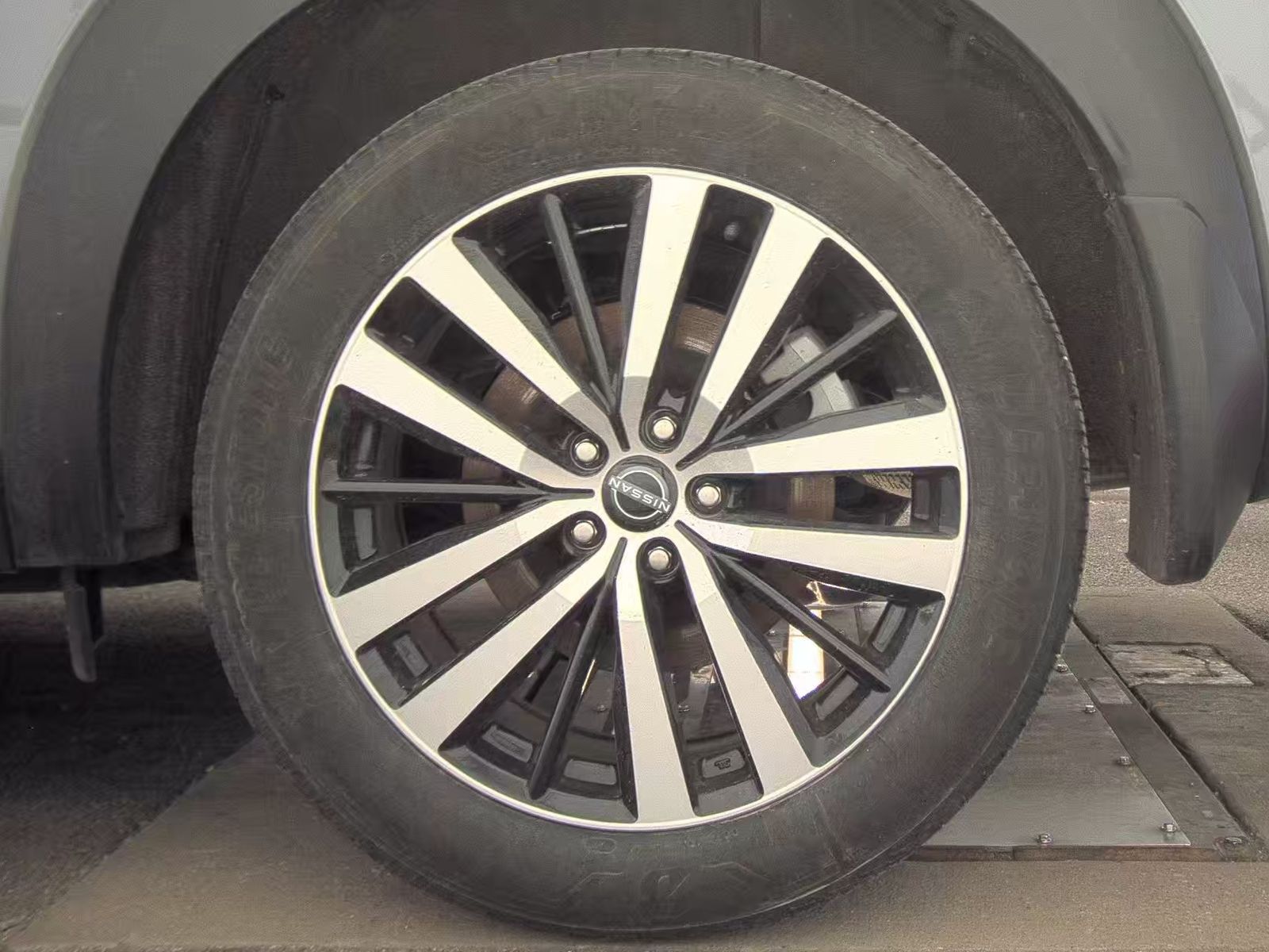 2025 Nissan Pathfinder Platinum FWD