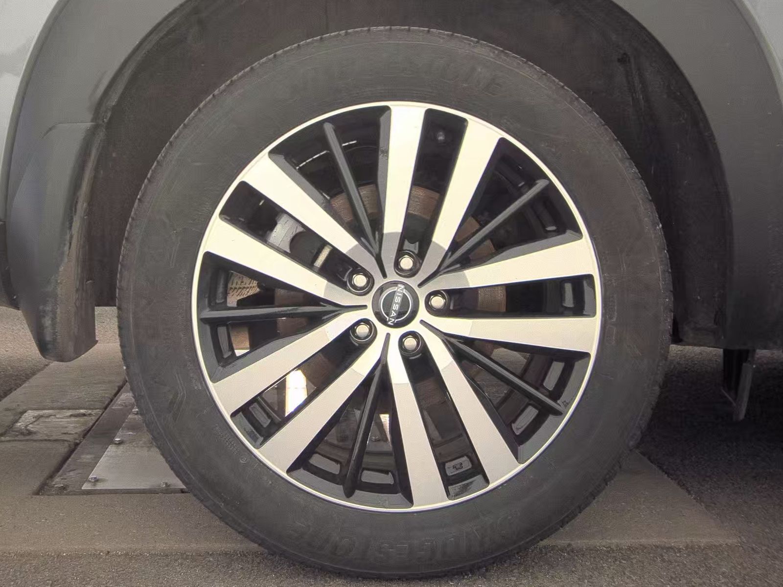 2025 Nissan Pathfinder Platinum FWD