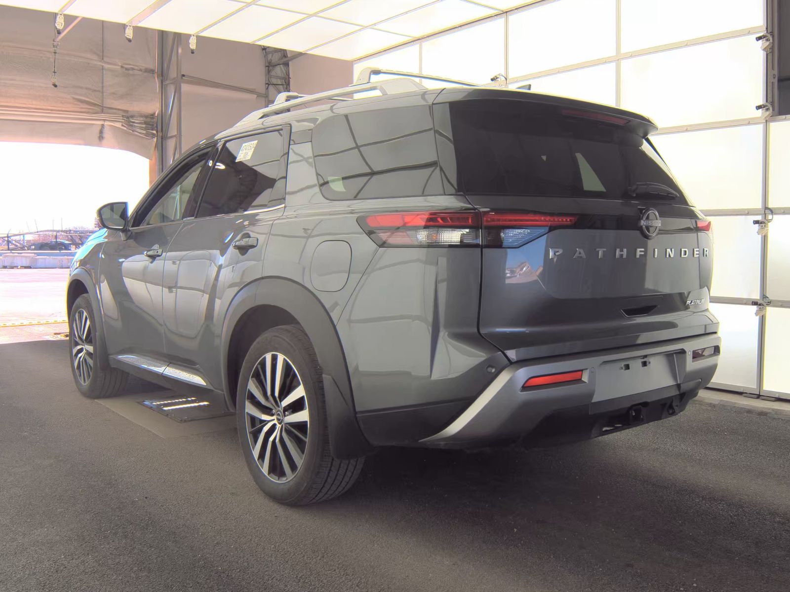 2025 Nissan Pathfinder Platinum FWD