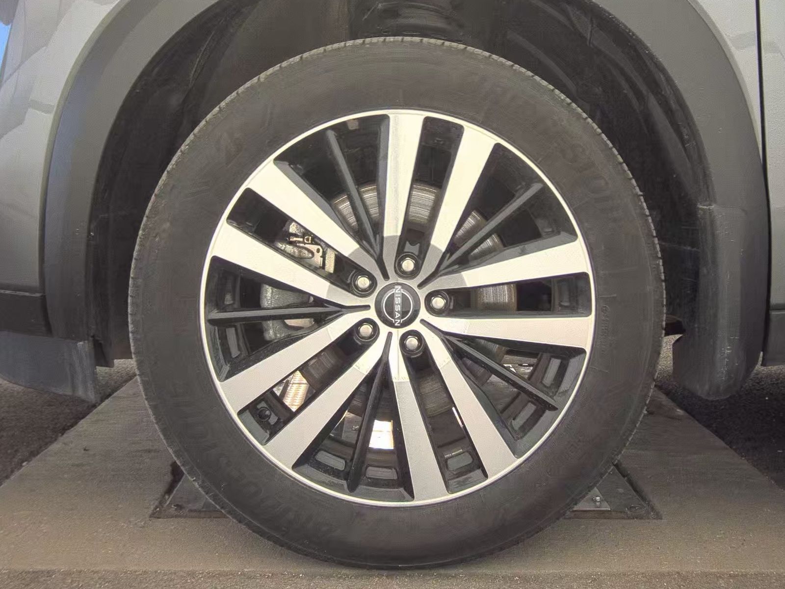 2025 Nissan Pathfinder Platinum FWD