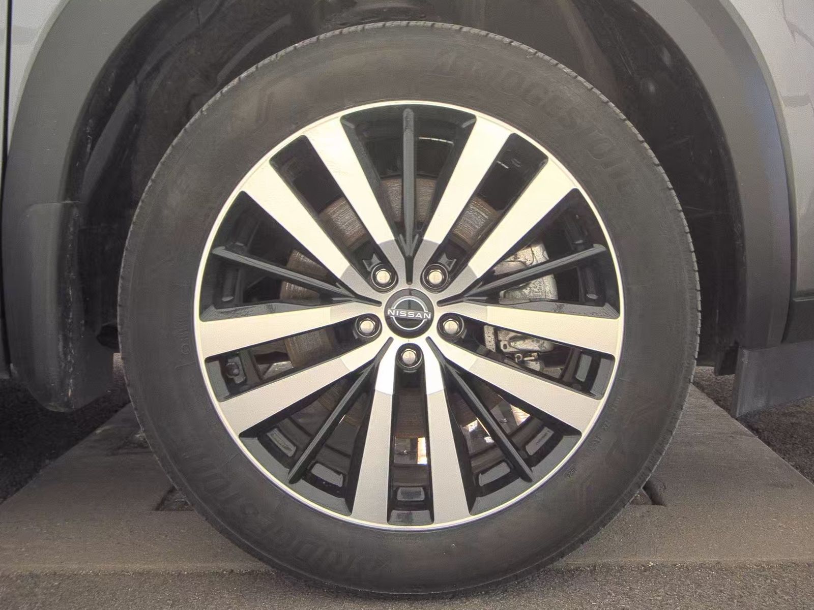 2025 Nissan Pathfinder Platinum FWD