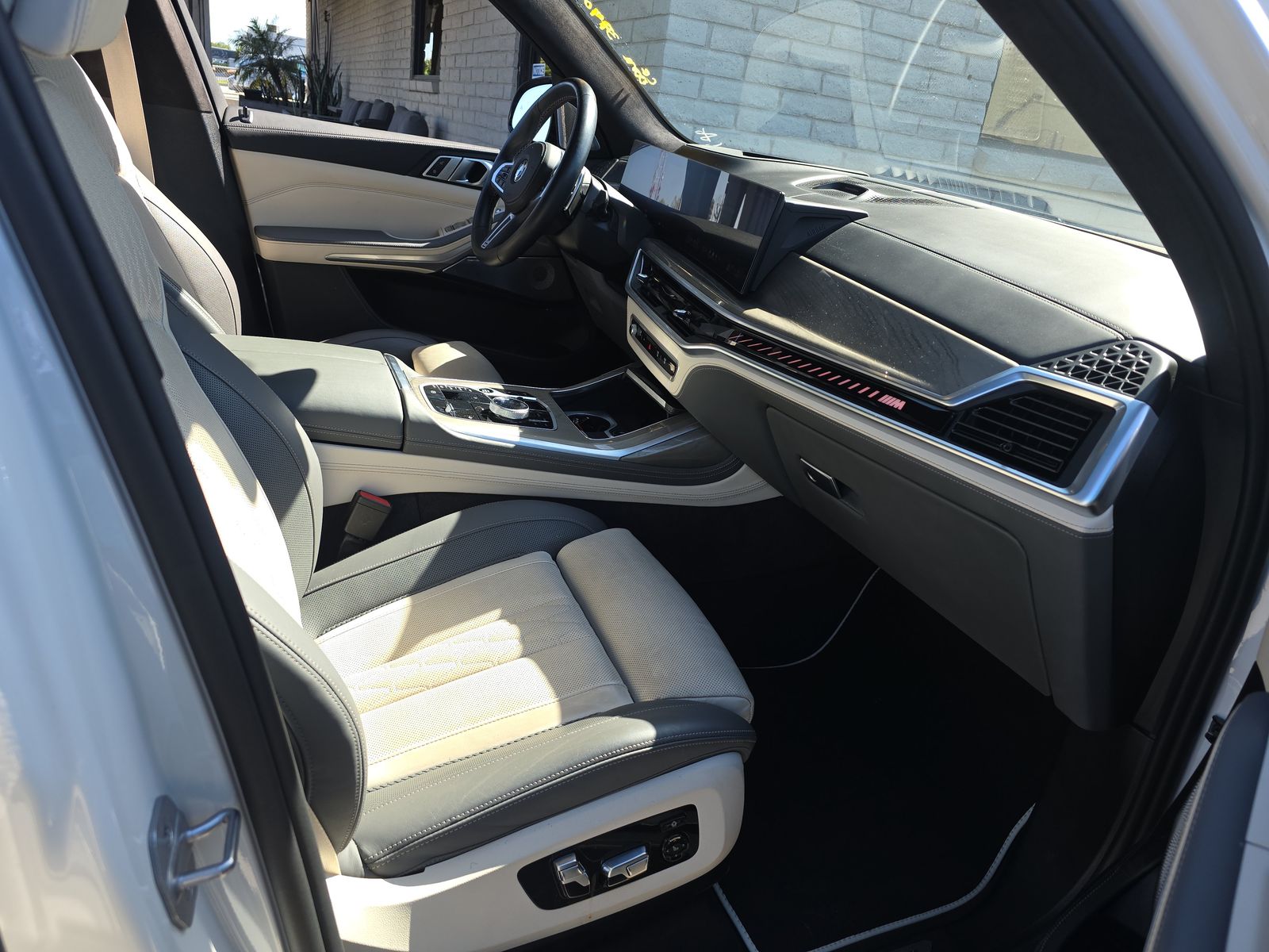 2024 BMW X7 M60i AWD