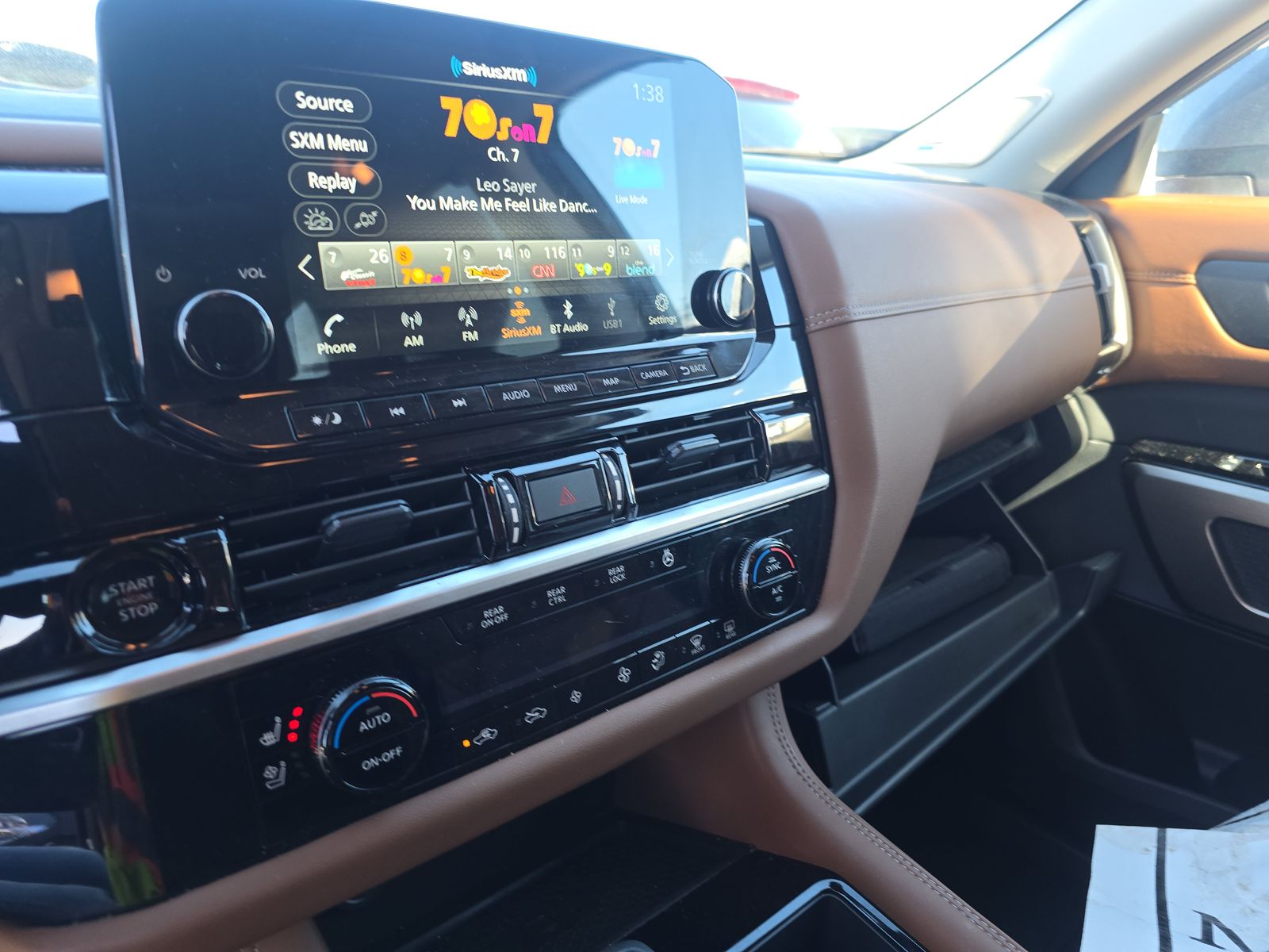 2025 Nissan Pathfinder Platinum FWD