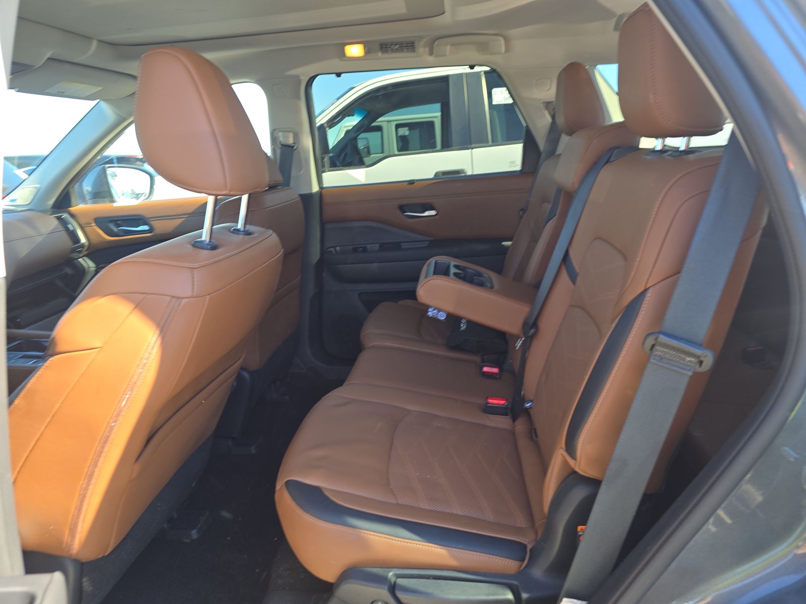 2025 Nissan Pathfinder Platinum FWD